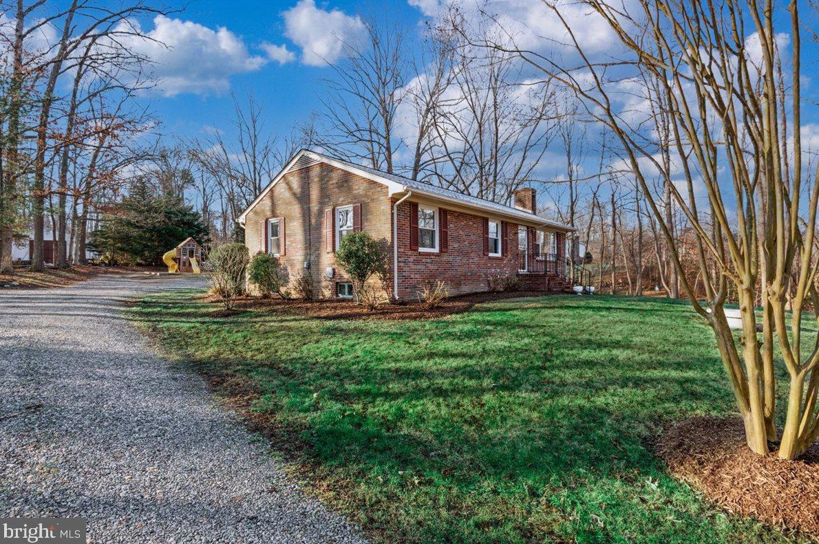 901 Walnut Dr, Fredericksburg, VA 22405