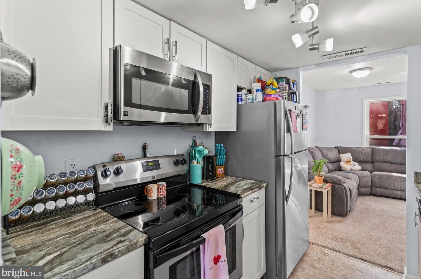 92 Chestnut Dr, Stafford VA 22554-5060 exterior