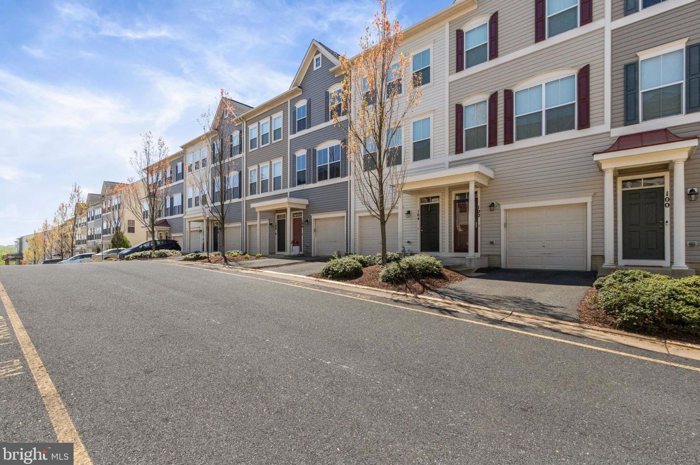 104 Shamrock Dr, Stafford, VA 22556