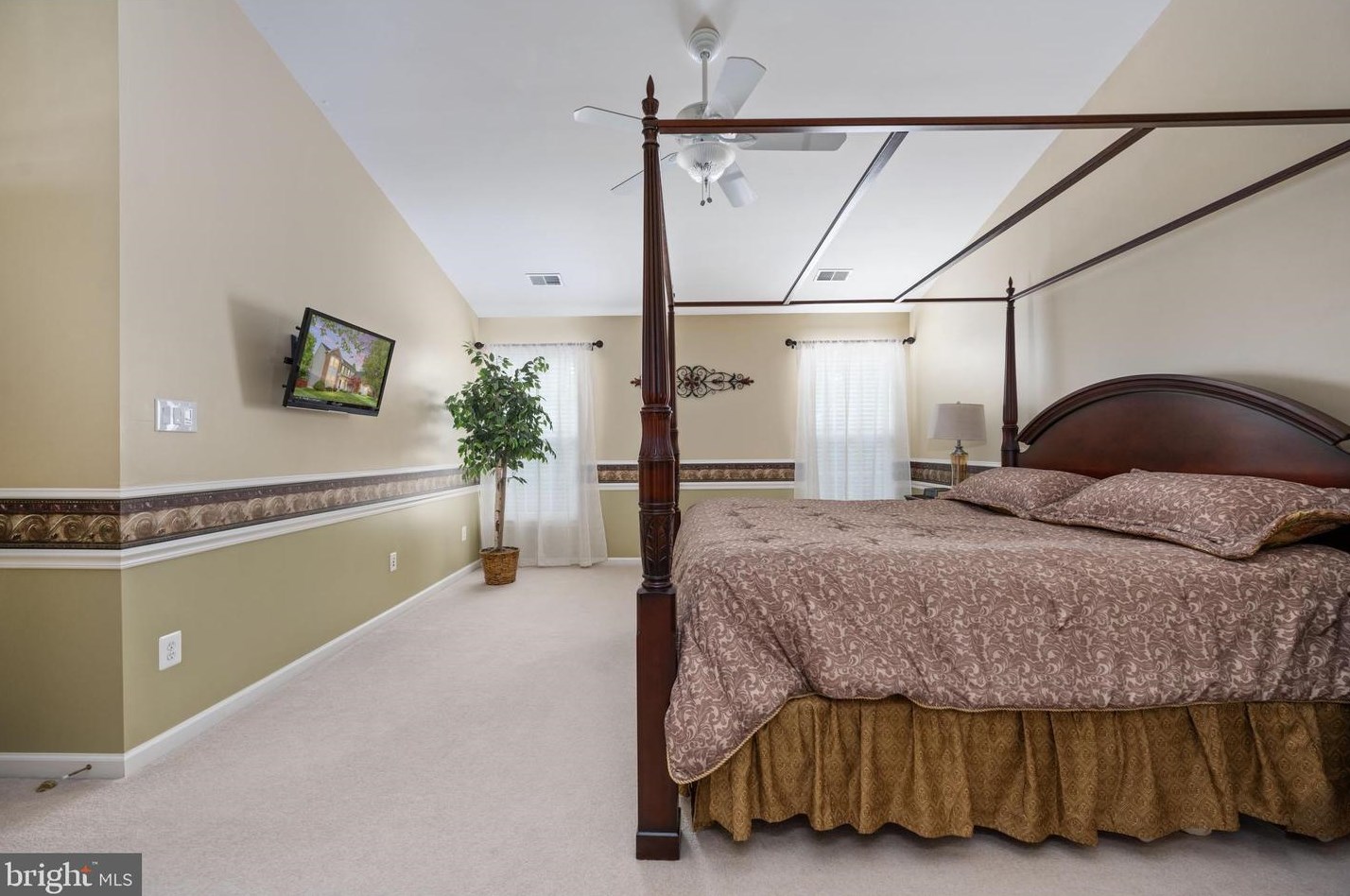 2 Kinross Dr, Stafford VA 22554-6579 exterior