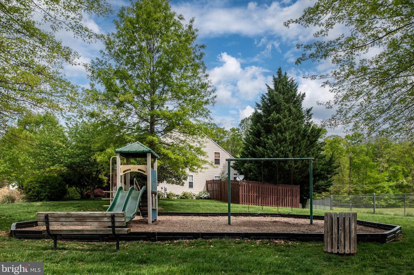 2 Kinross Dr, Stafford VA 22554-6579 exterior