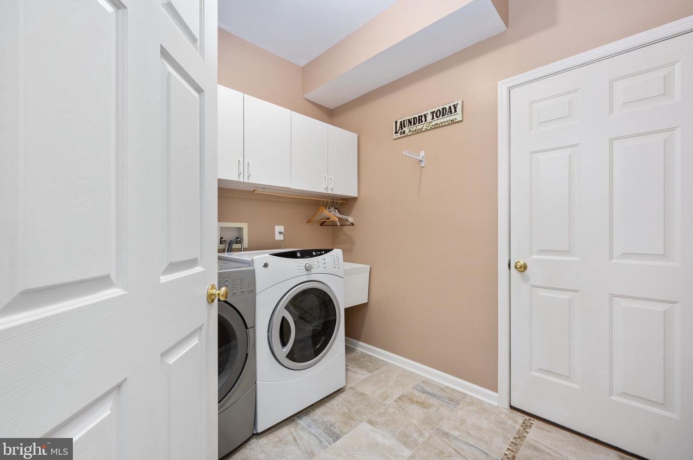 2 Kinross Dr, Stafford VA 22554-6579 exterior