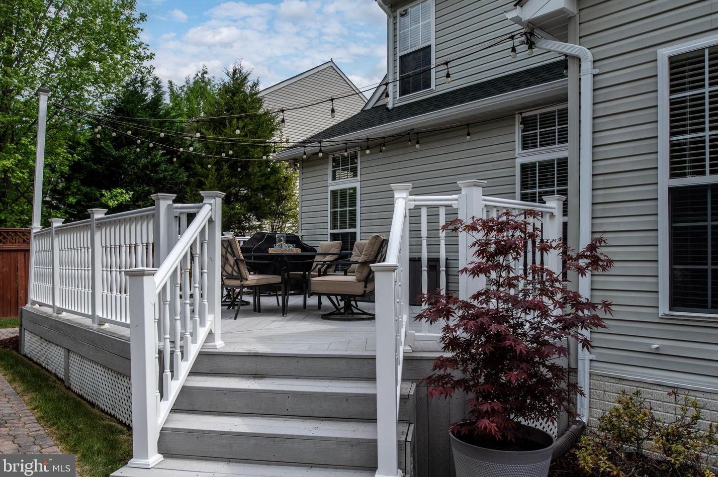 2 Kinross Dr, Stafford VA 22554-6579 exterior