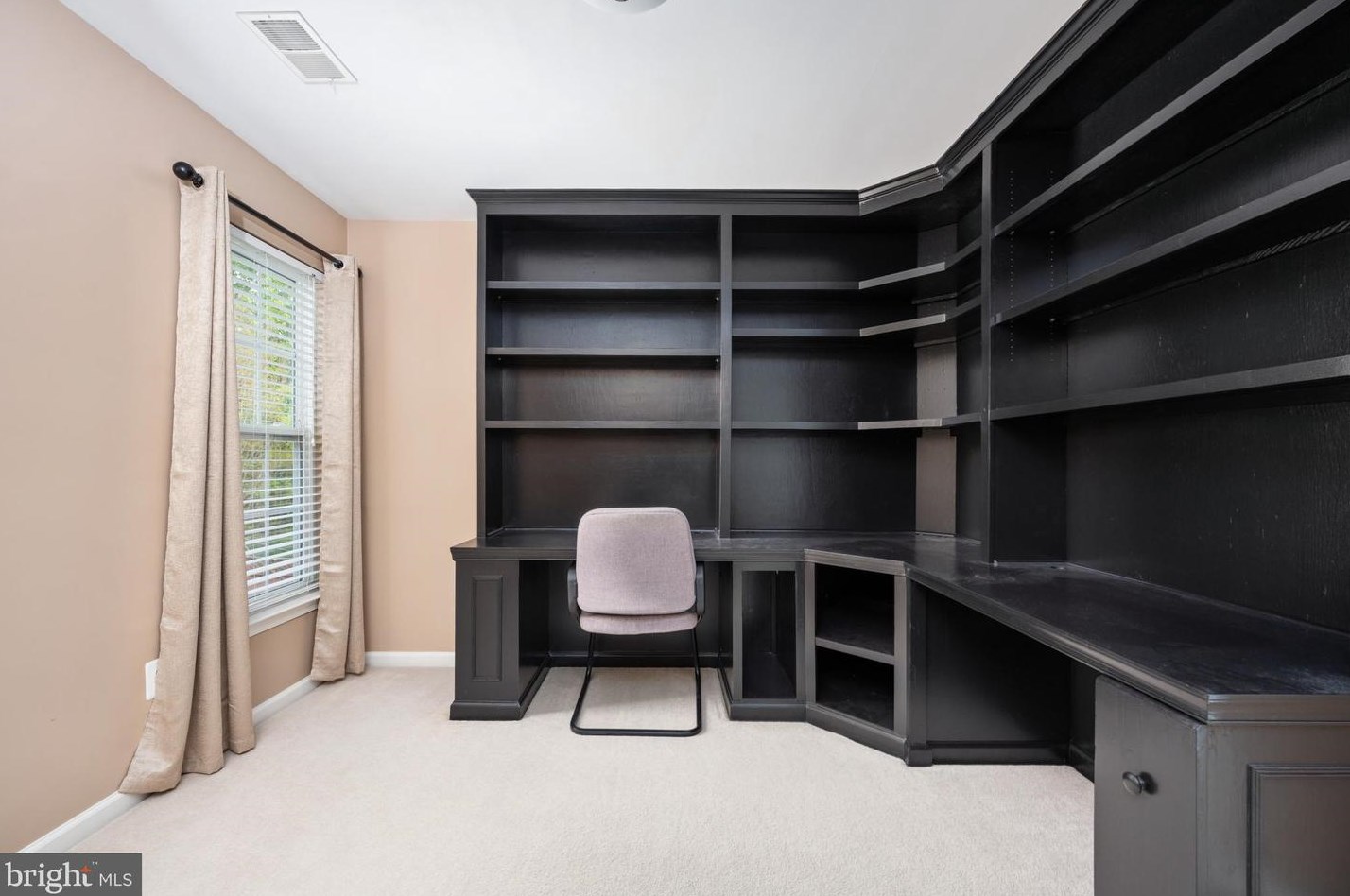 2 Kinross Dr, Stafford VA 22554-6579 exterior