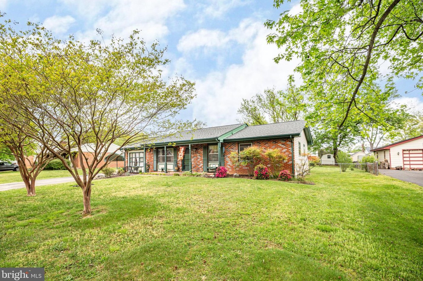 8 Clarion Dr, Fredericksburg, VA 22405