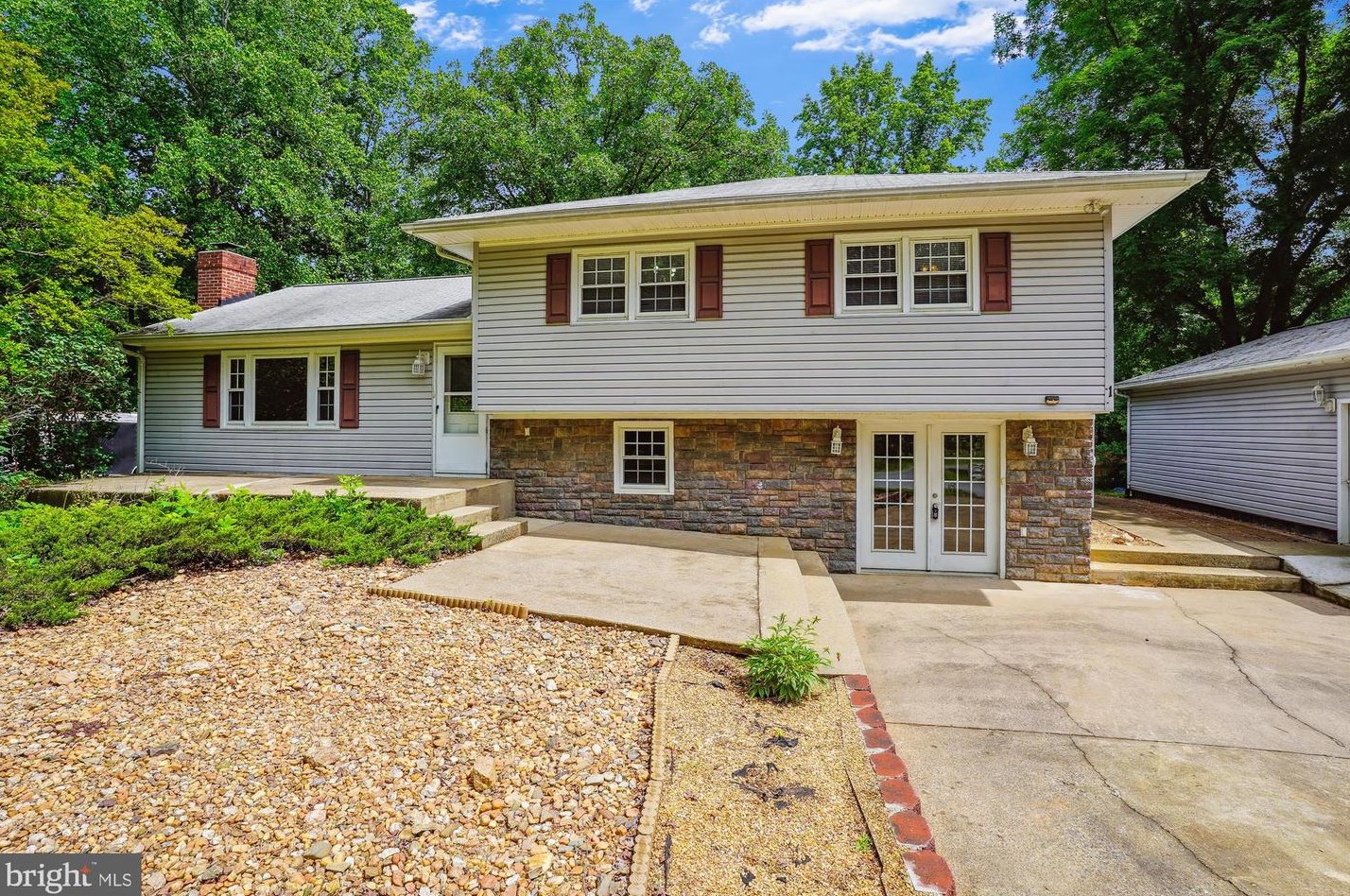 1 Hidden Lake Dr, Stafford, VA 22556-1255