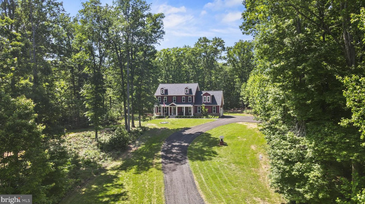 18 Hartwood Valley Ct, Fredericksburg, VA 22406
