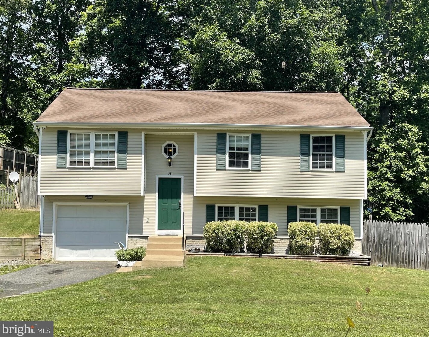 38 Plumosa Dr, Fredericksburg, VA 22405-2130