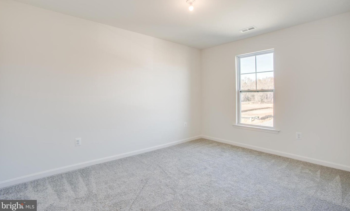 2107 Warrenton Rd, Fredericksburg VA  22406-4825 exterior