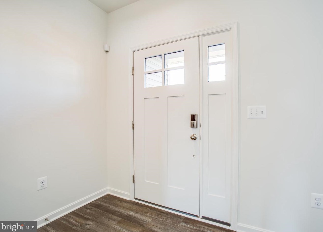 2107 Warrenton Rd, Fredericksburg VA  22406-4825 exterior