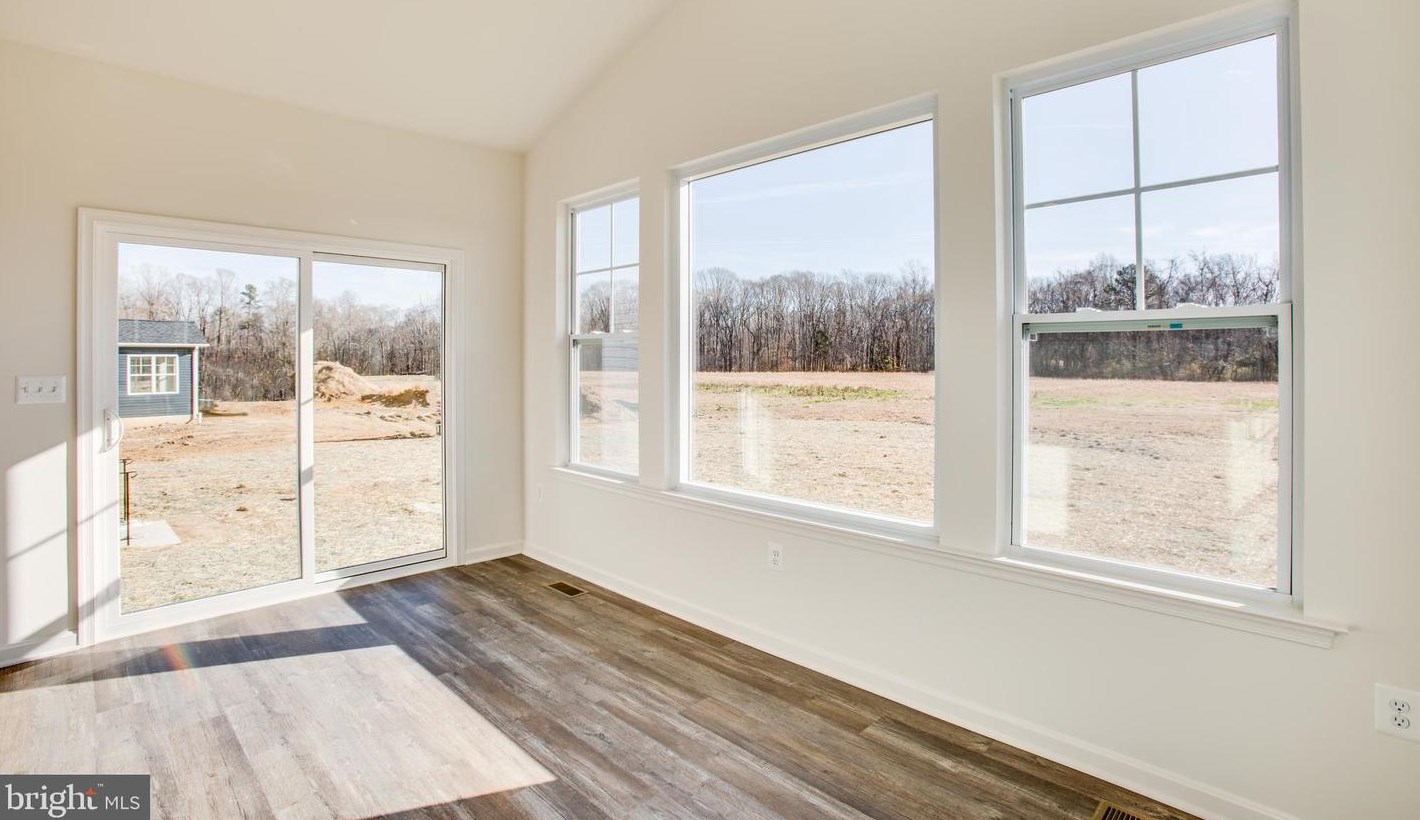 2107 Warrenton Rd, Fredericksburg VA  22406-4825 exterior