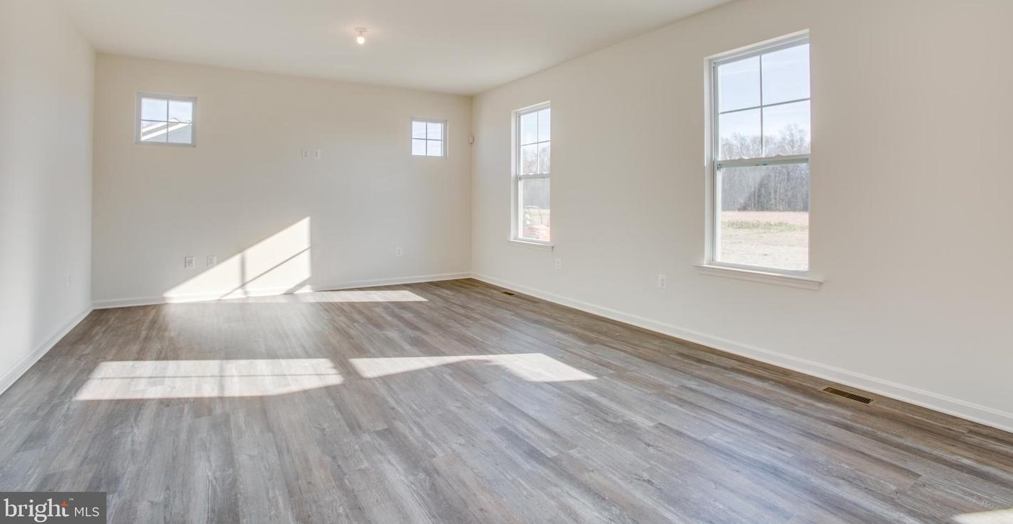 2107 Warrenton Rd, Fredericksburg VA  22406-4825 exterior