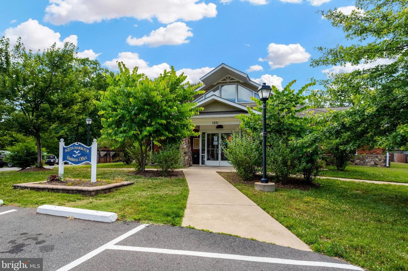 1103 Harbour Dr, Stafford VA 22554-1926 exterior