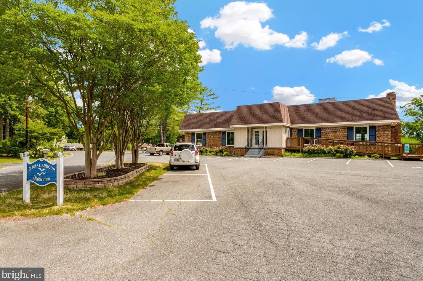 1103 Harbour Dr, Stafford VA 22554-1926 exterior