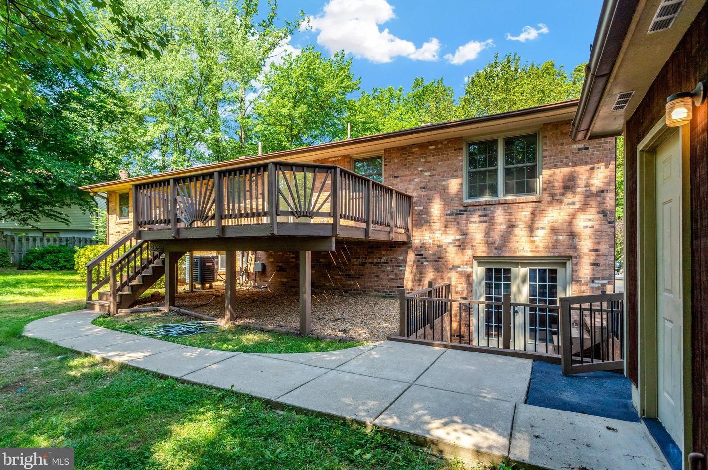 1103 Harbour Dr, Stafford VA 22554-1926 exterior