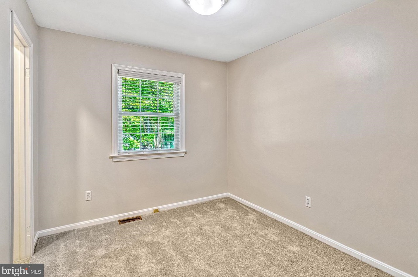 1103 Harbour Dr, Stafford VA 22554-1926 exterior