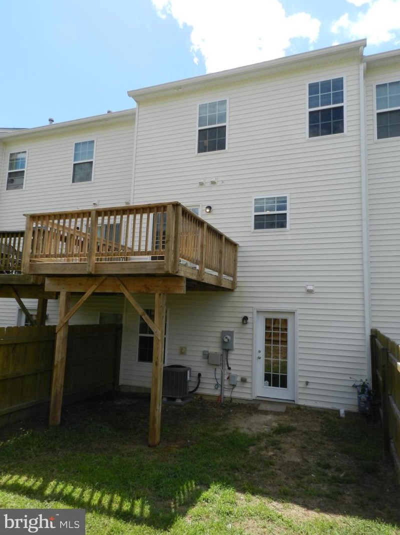 207 Dundee Pl, Fredericksburg VA  22405-2088 exterior