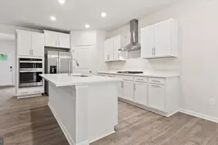 825 Long Meadow Dr, Fredericksburg, VA 22406 - Photo 4