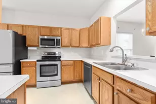 304 Bridgewater Cir, Fredericksburg, VA 22406 - Photo 16