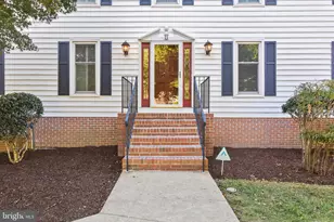 11 N Pointe Dr, Fredericksburg, VA 22405 - Photo 2