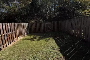 402 Batley Ct, Fredericksburg, VA 22406 - Photo 4