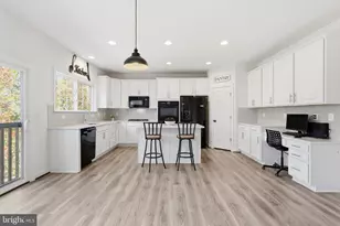 225 Perth Dr, Fredericksburg, VA 22405 - Photo 2