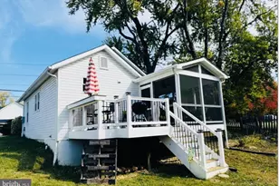 576 Melchers Dr, Fredericksburg, VA 22405 - Photo 2