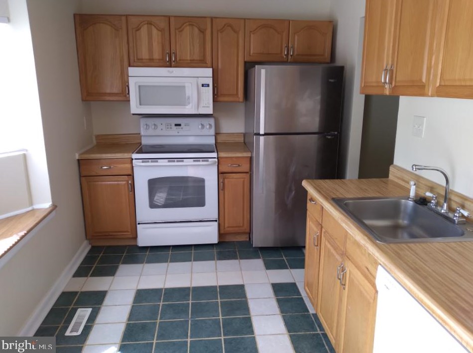 39 Wayside Ct, Stafford, VA 22554