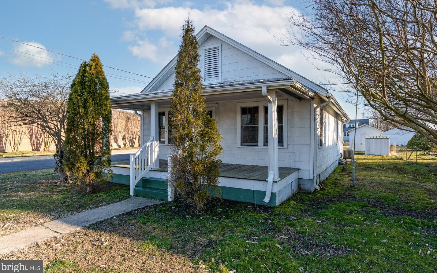 400 Livingstone St, Colonial Bch, VA 22443-2220