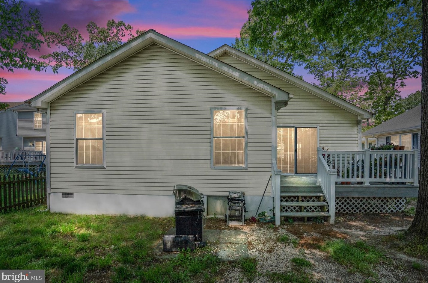 18 2nd St, Colonial Bch, VA 22443-1800