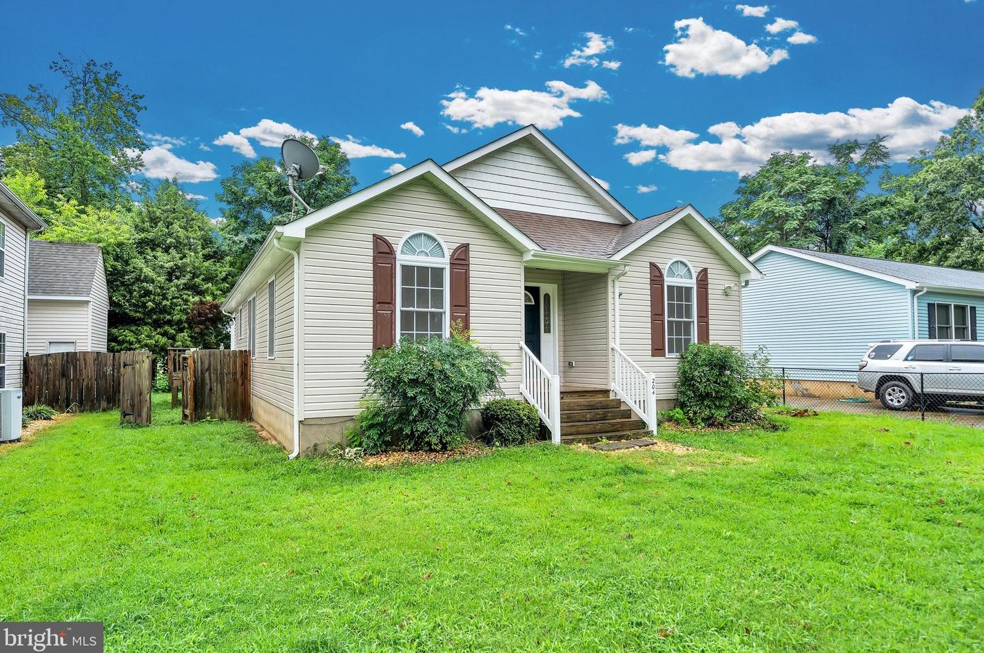 204 7th St, Colonial Bch, VA 22443-1606