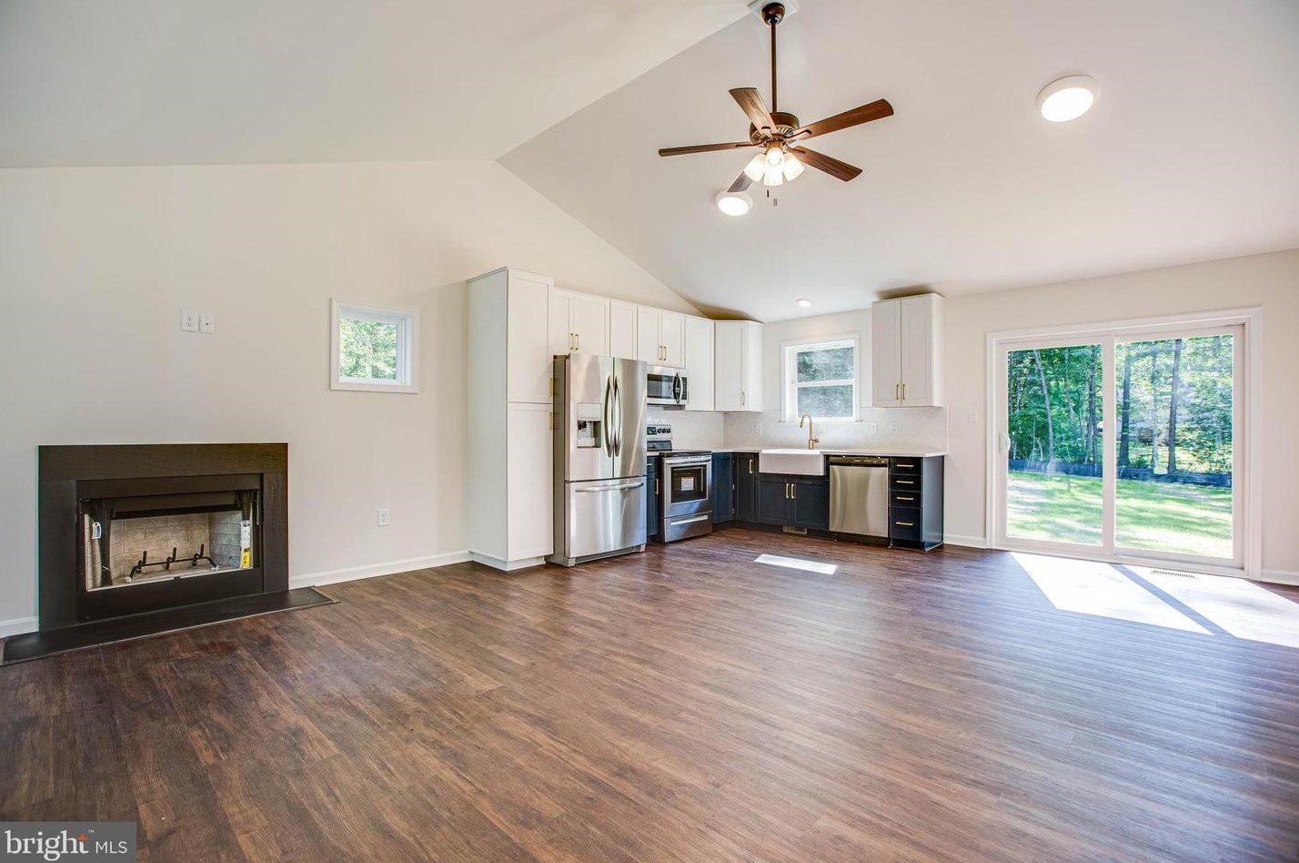 4 Lakeview Dr, Colonial Bch, VA 22443-3825