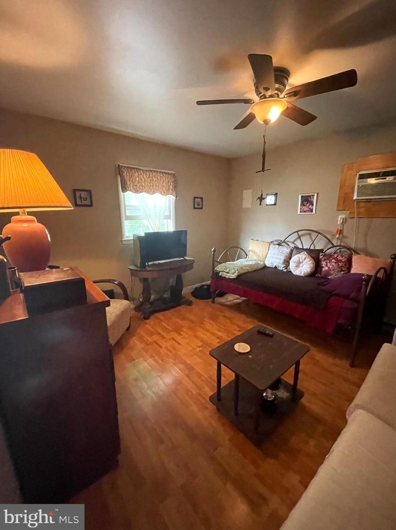 207 Irving Ave N, Colonial Bch, VA 22443