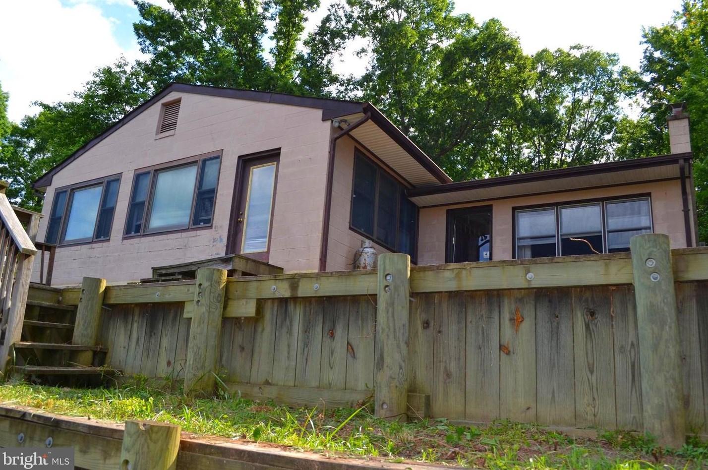 186 Placid Rd, Colonial Bch, VA 22443-3235