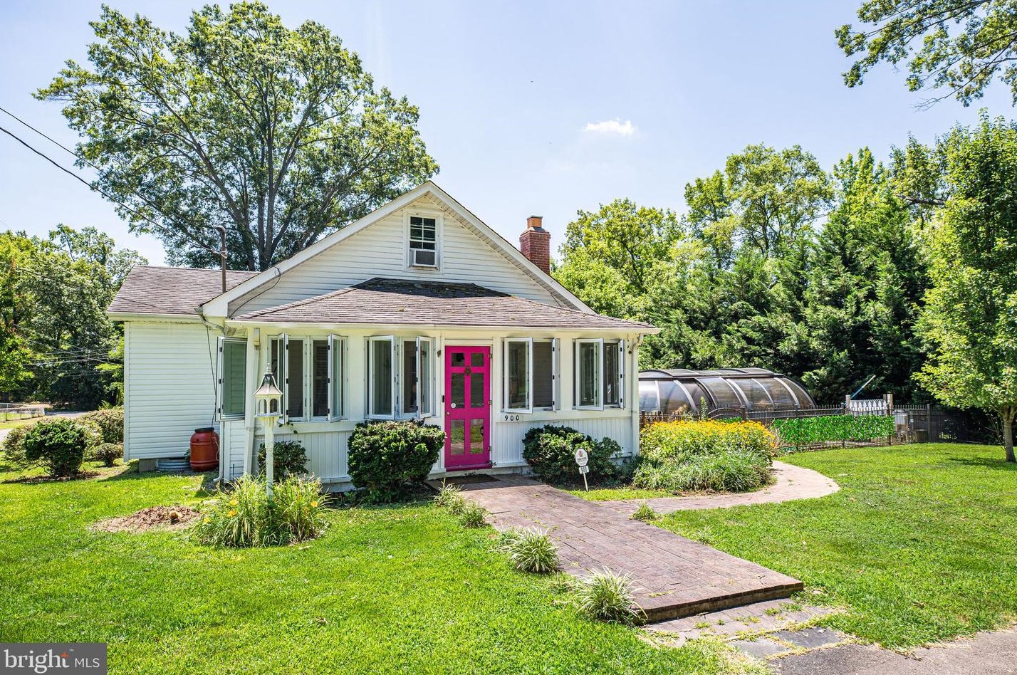 900 Elkins St, Colonial Bch, VA 22443-1922