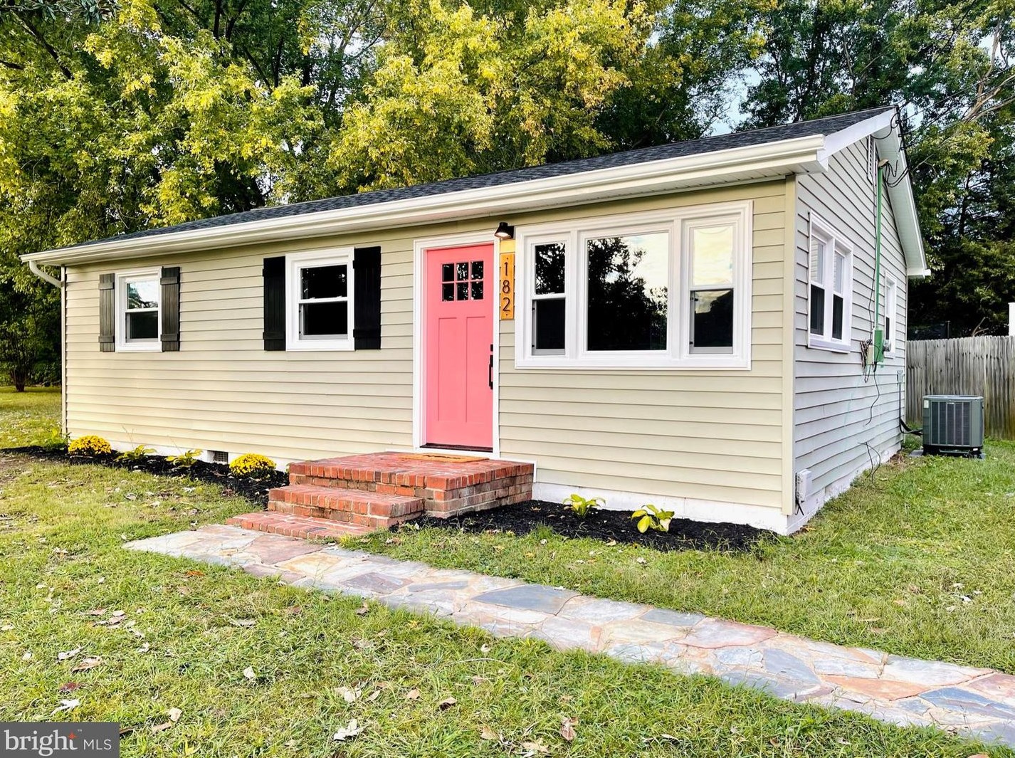 182 Alma Ln, Colonial Bch, VA 22443