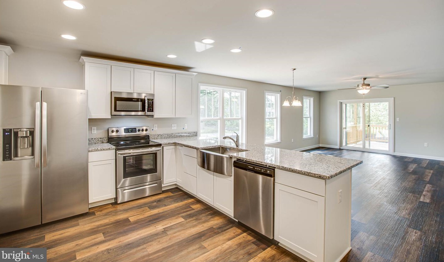 196 Albrough Blvd, Colonial Bch, VA 22443-3816