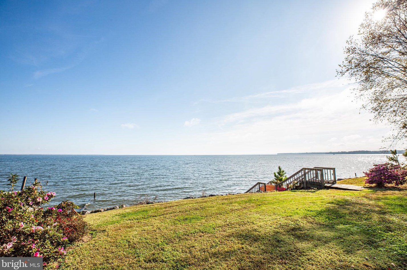 106 Shore Dr, Colonial Bch VA  22443-4346 exterior