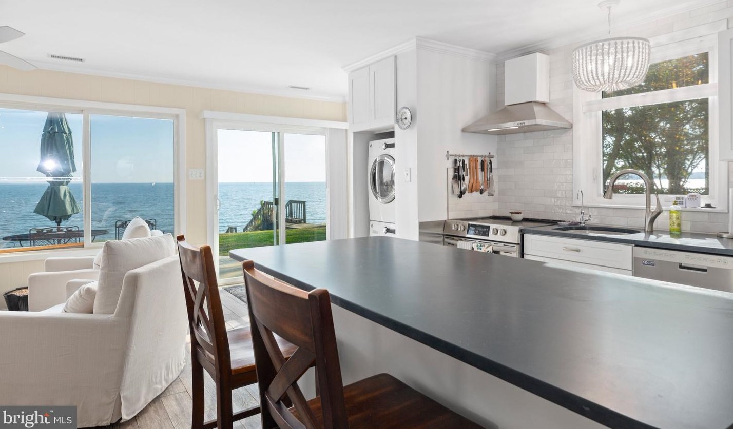 106 Shore Dr, Colonial Bch VA  22443-4346 exterior