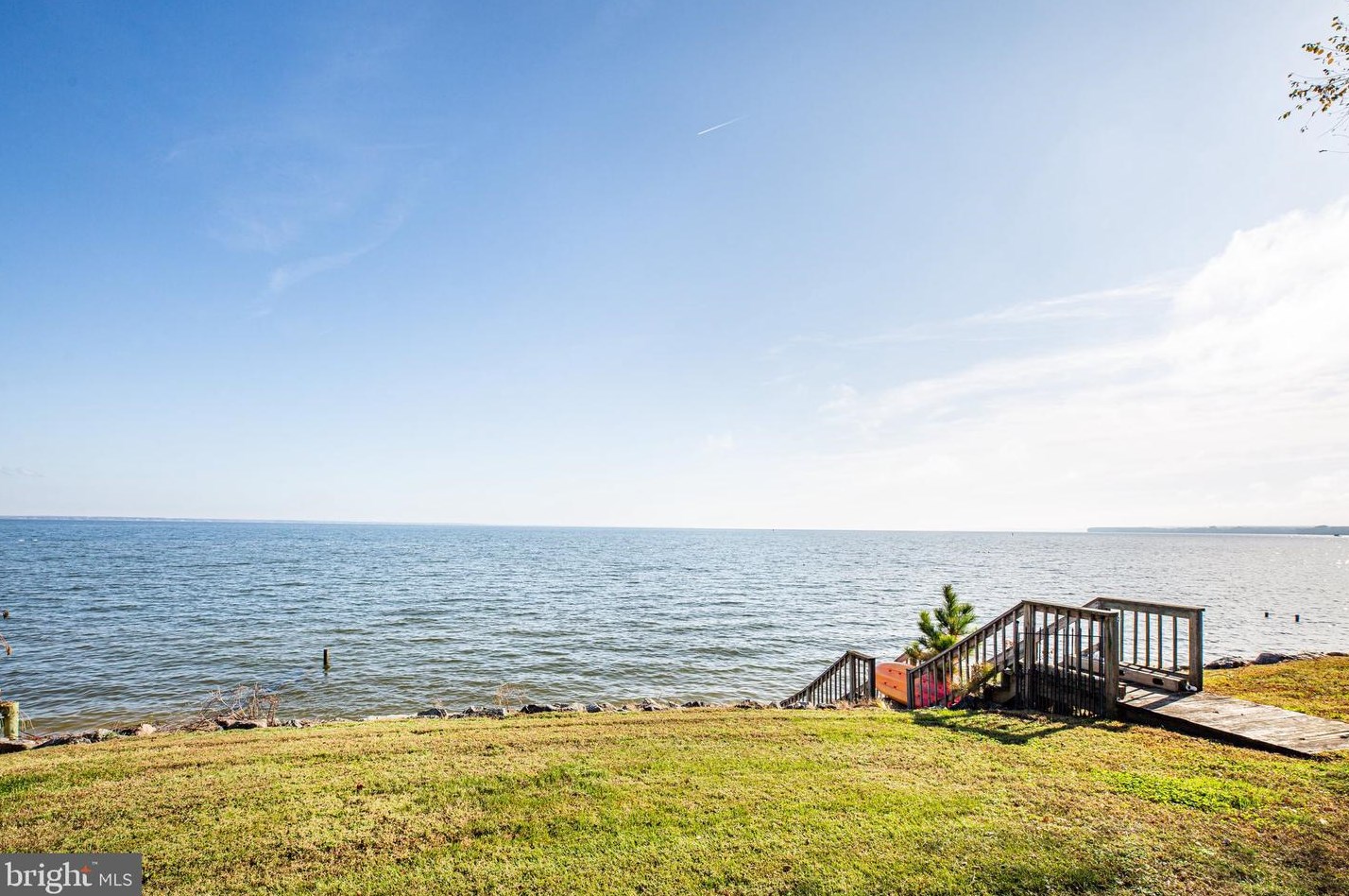 106 Shore Dr, Colonial Bch VA  22443-4346 exterior