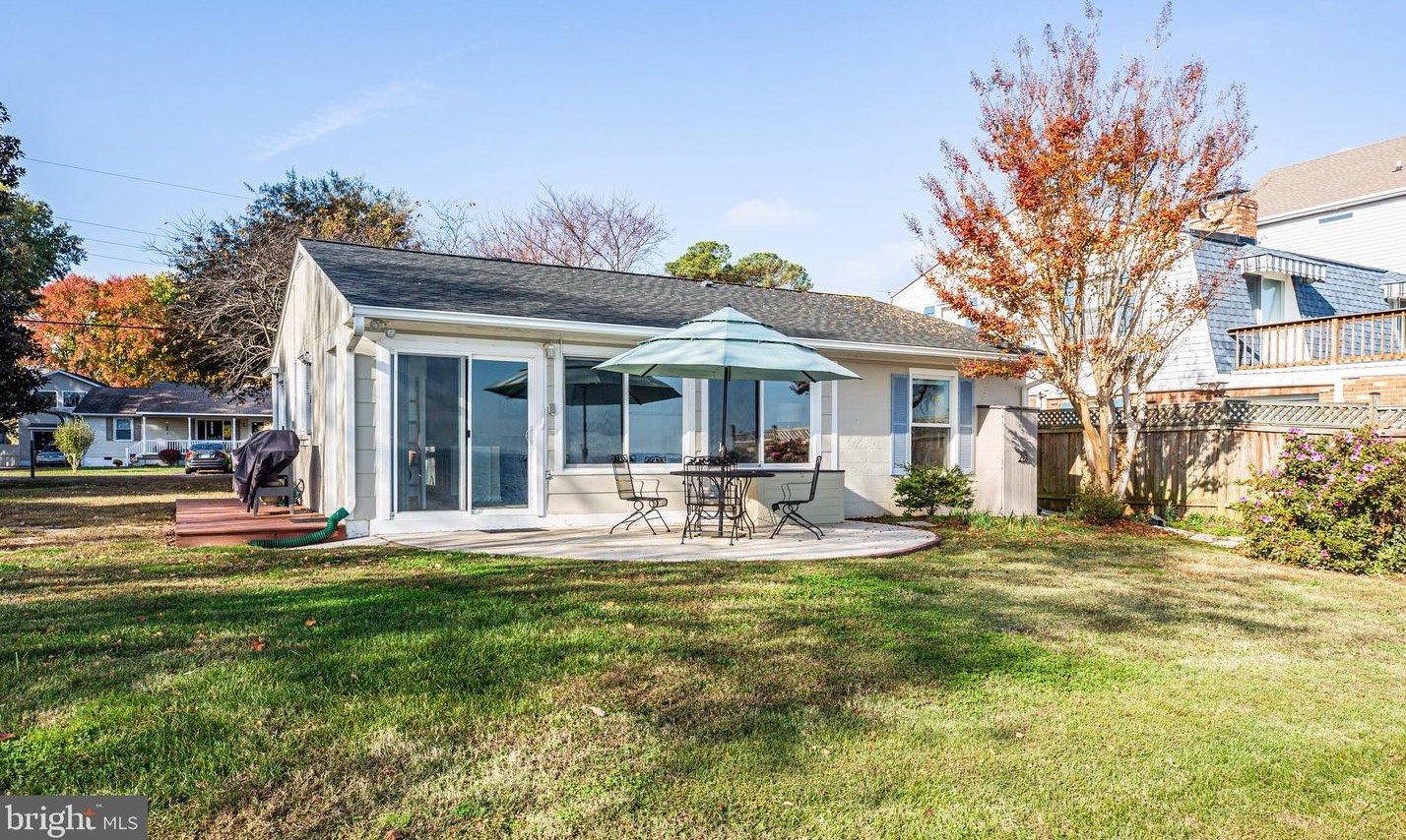 106 Shore Dr, Colonial Bch VA  22443-4346 exterior