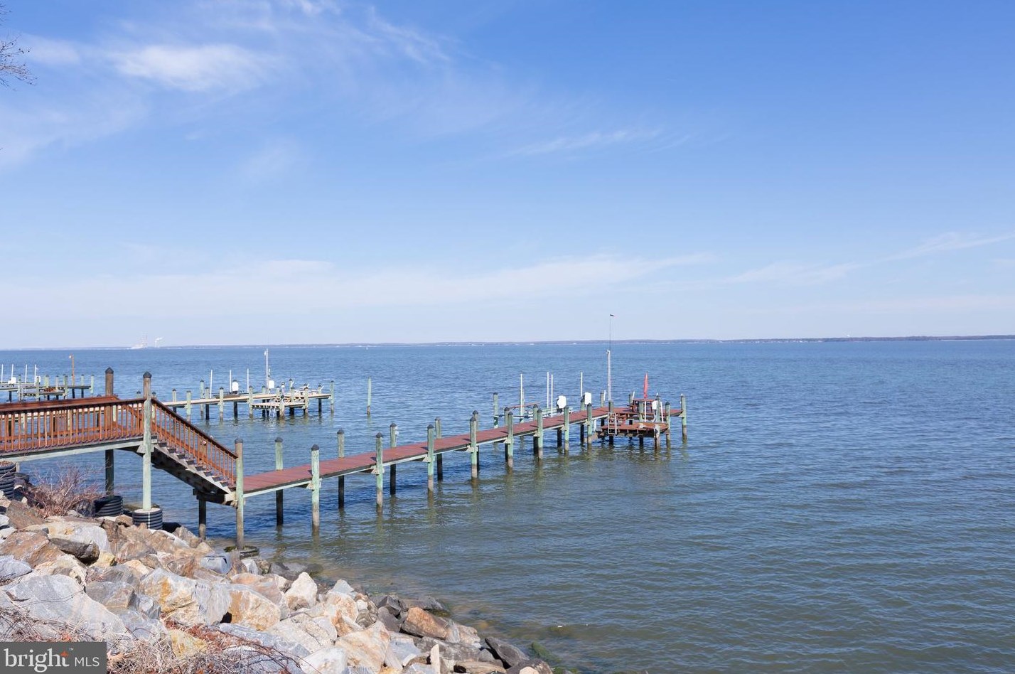 106 Shore Dr, Colonial Bch VA  22443-4346 exterior