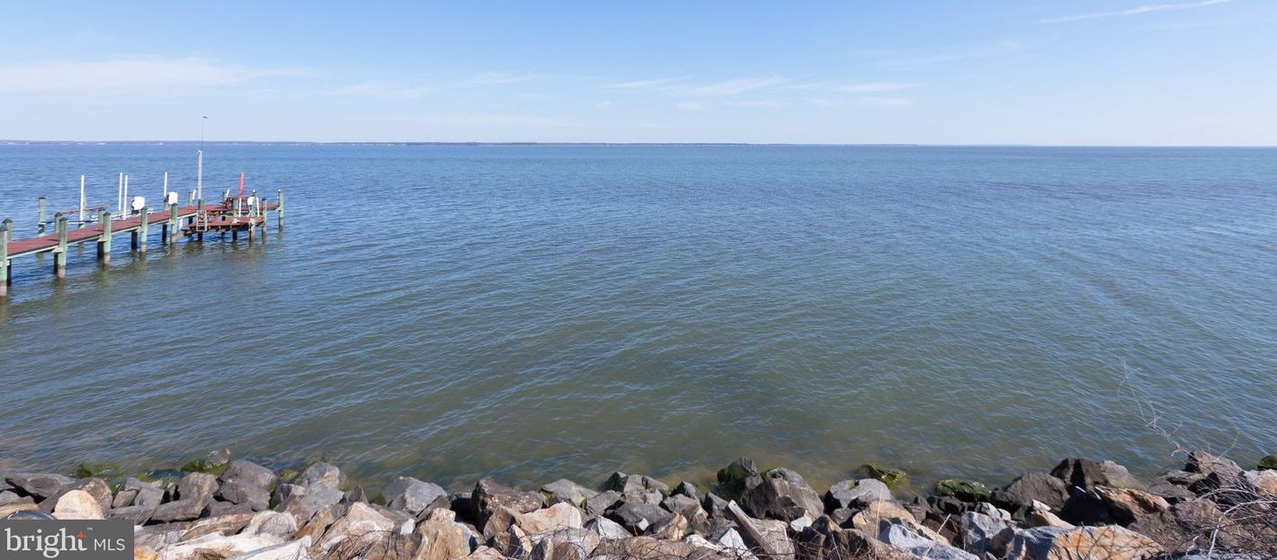 106 Shore Dr, Colonial Bch VA  22443-4346 exterior