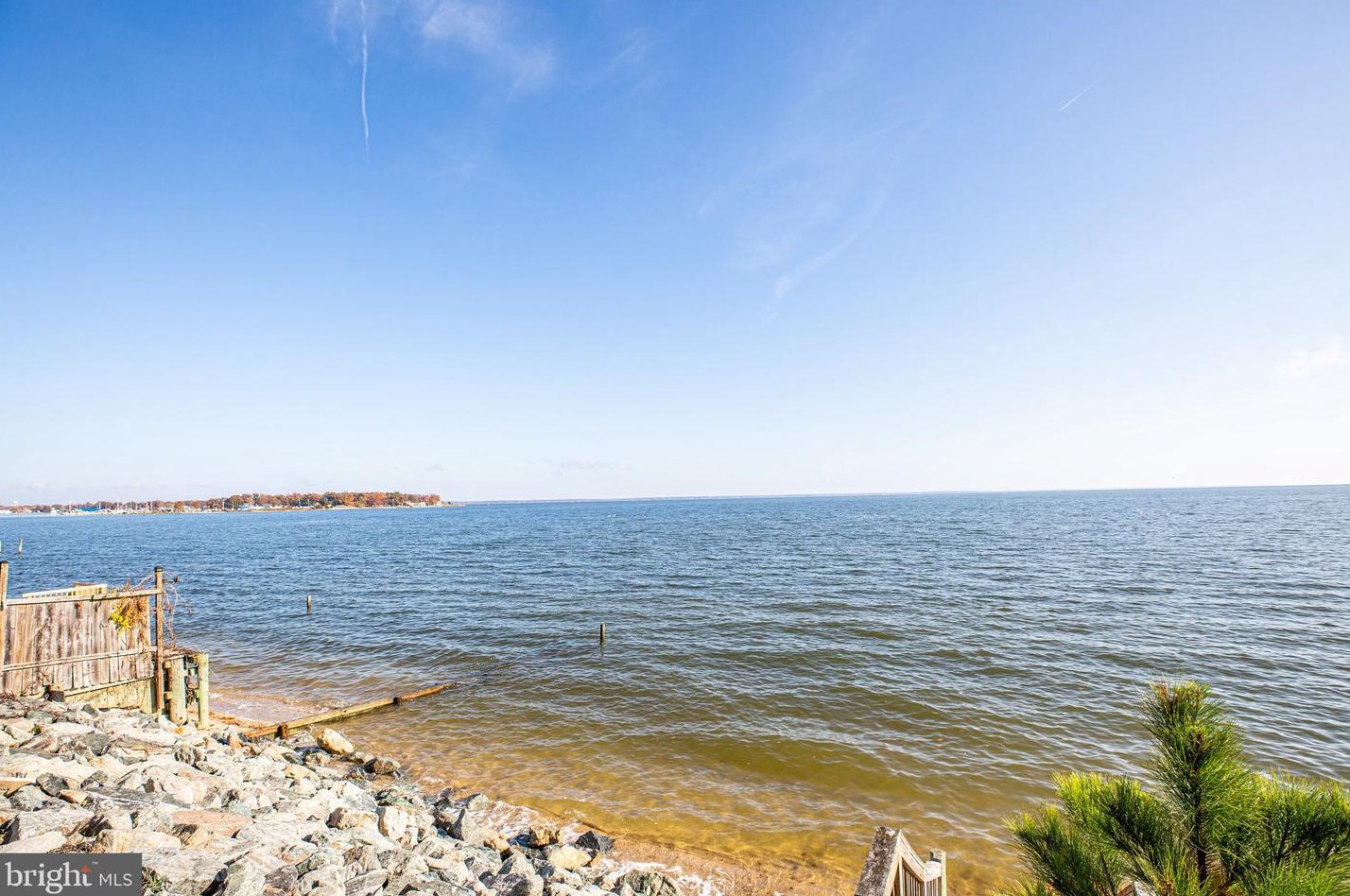 106 Shore Dr, Colonial Bch VA  22443-4346 exterior