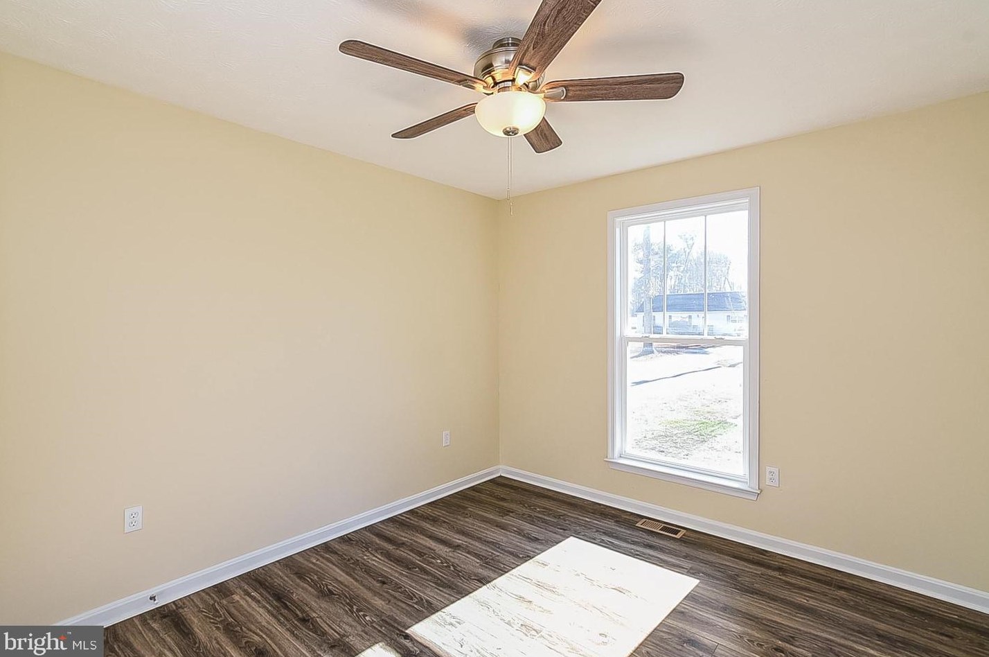 372 Monroe Dr, Colonial Bch VA  22443-4315 exterior