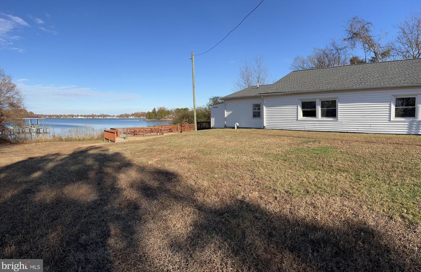 372 Monroe Dr, Colonial Bch VA  22443-4315 exterior