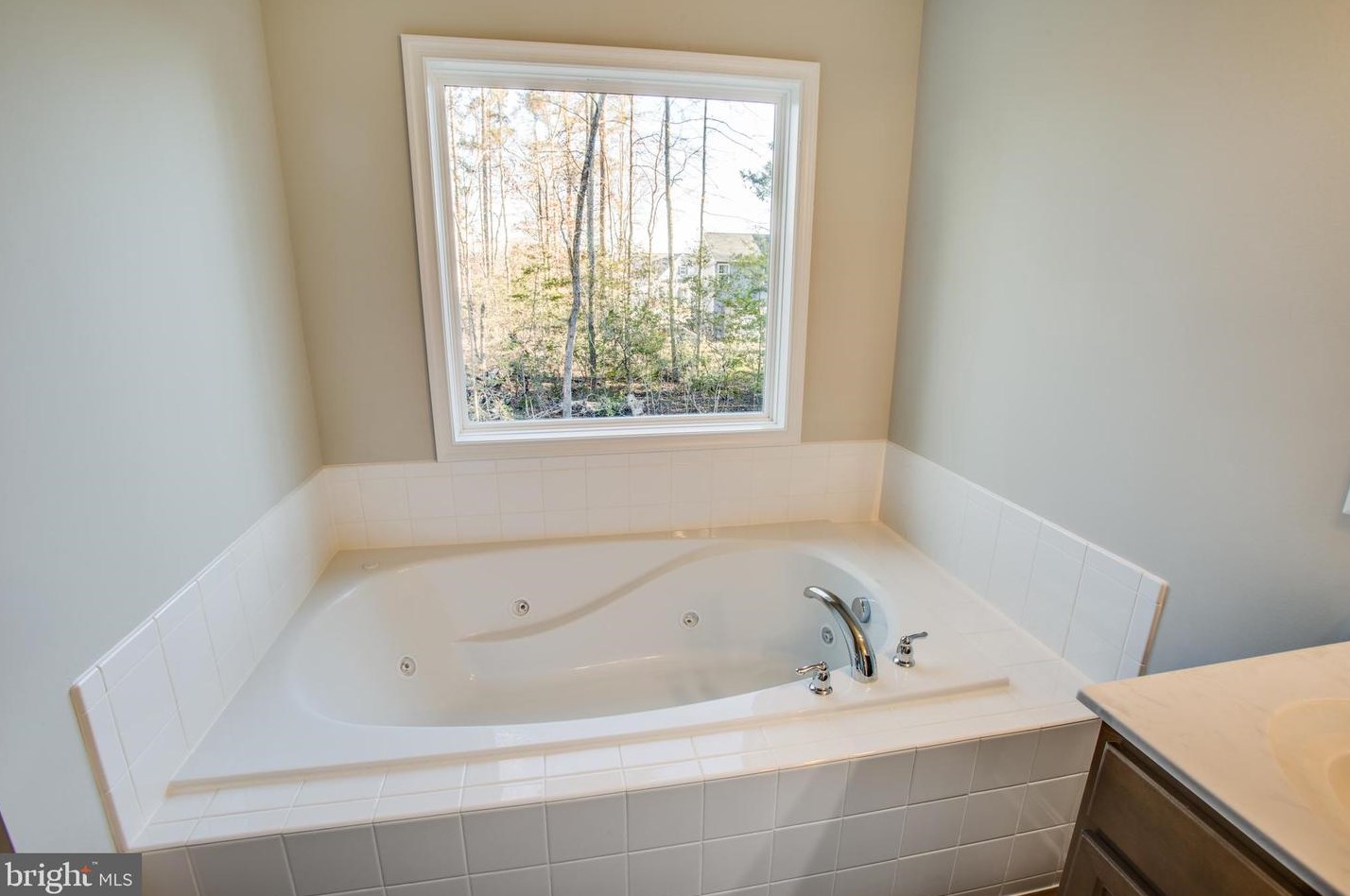 383 Latane Dr, Colonial Bch, VA 22443-5070