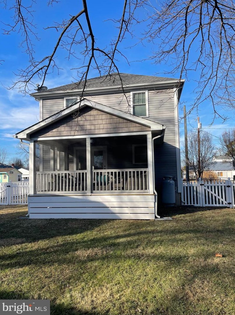 108 Nelson St, Colonial Bch VA  22443-2641 exterior