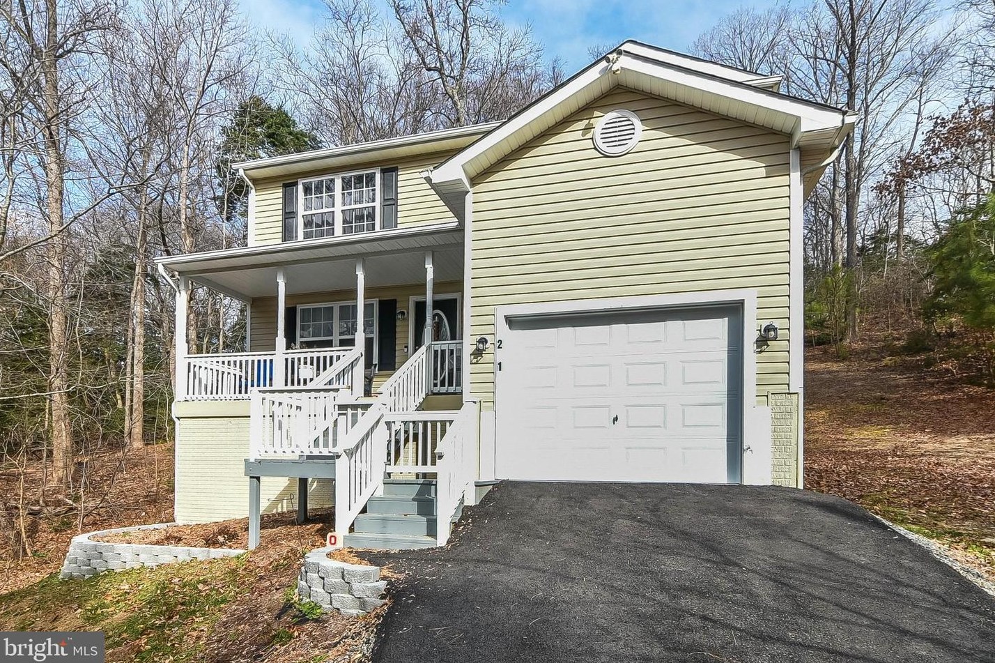 211 Castle Dr, Montross, VA 22520