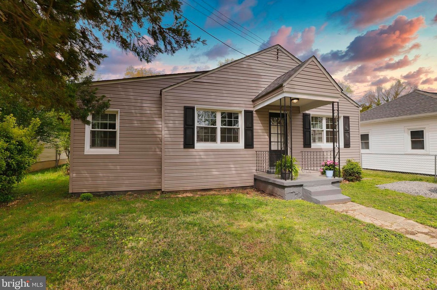 710 Garfield Ave, Colonial Bch, VA 22443-2121